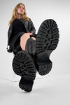 RADNOR urban-black laceless bikers.