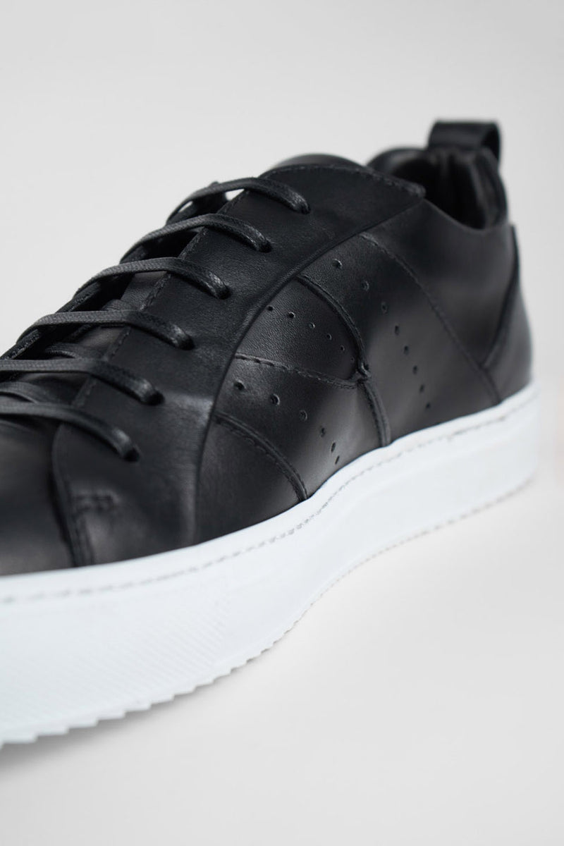 SKYE tuxedo-black ridge sneakers.