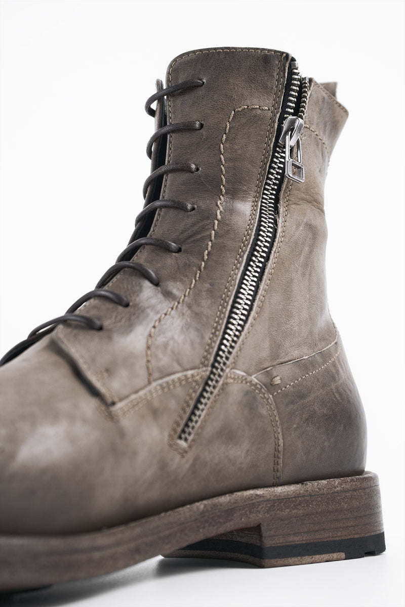 SLOANE dry-terra commando boots.