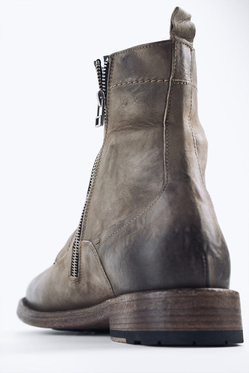 SLOANE dry-terra commando boots.