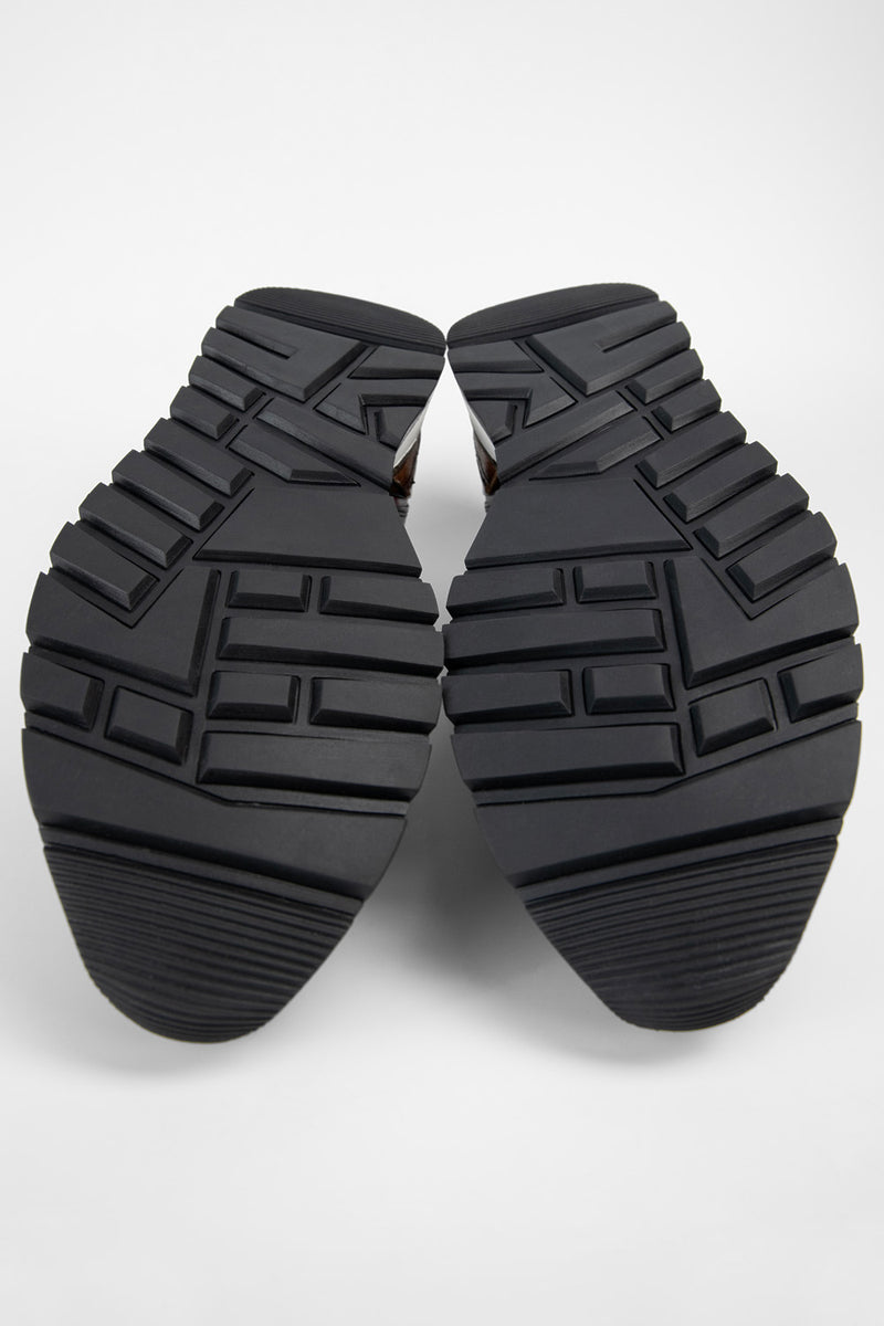 OWEN tuxedo-black folded runners.