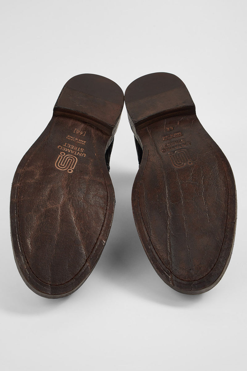 YALE matte-black welted oxford lace up boots.