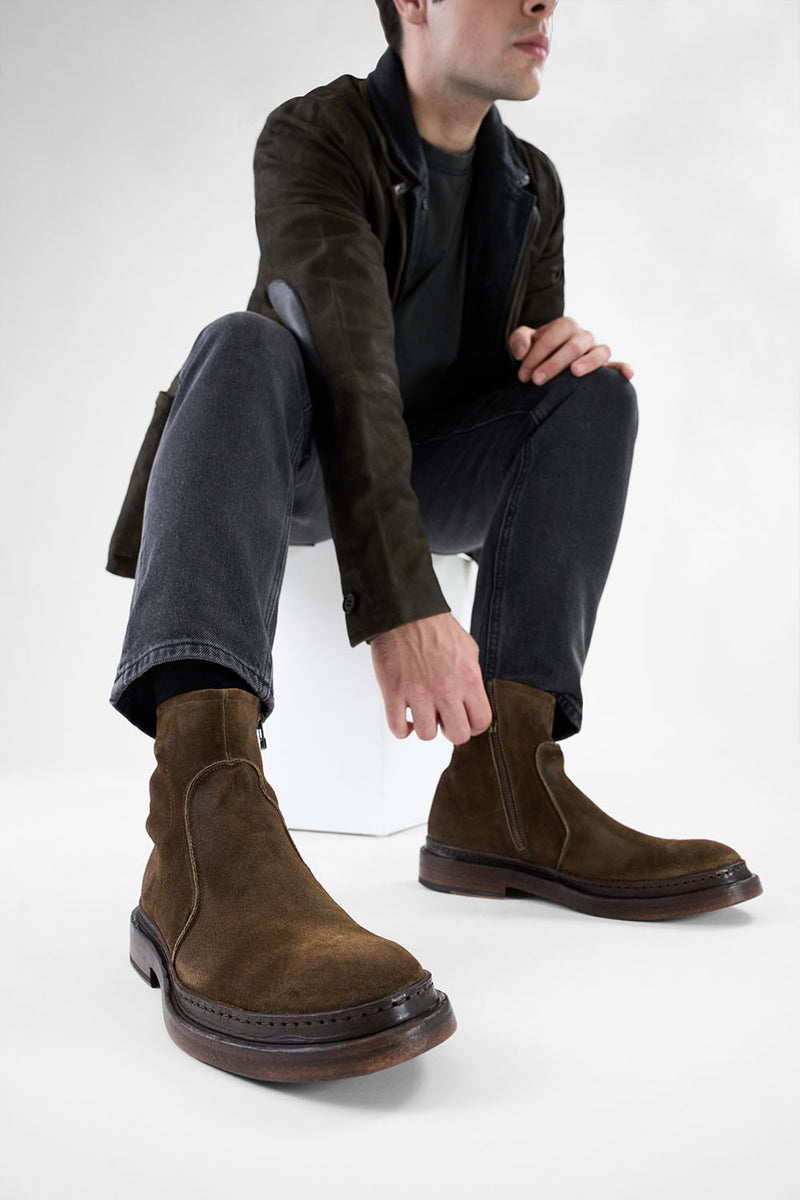 YORK tundra-brown suede welted laceless boots.