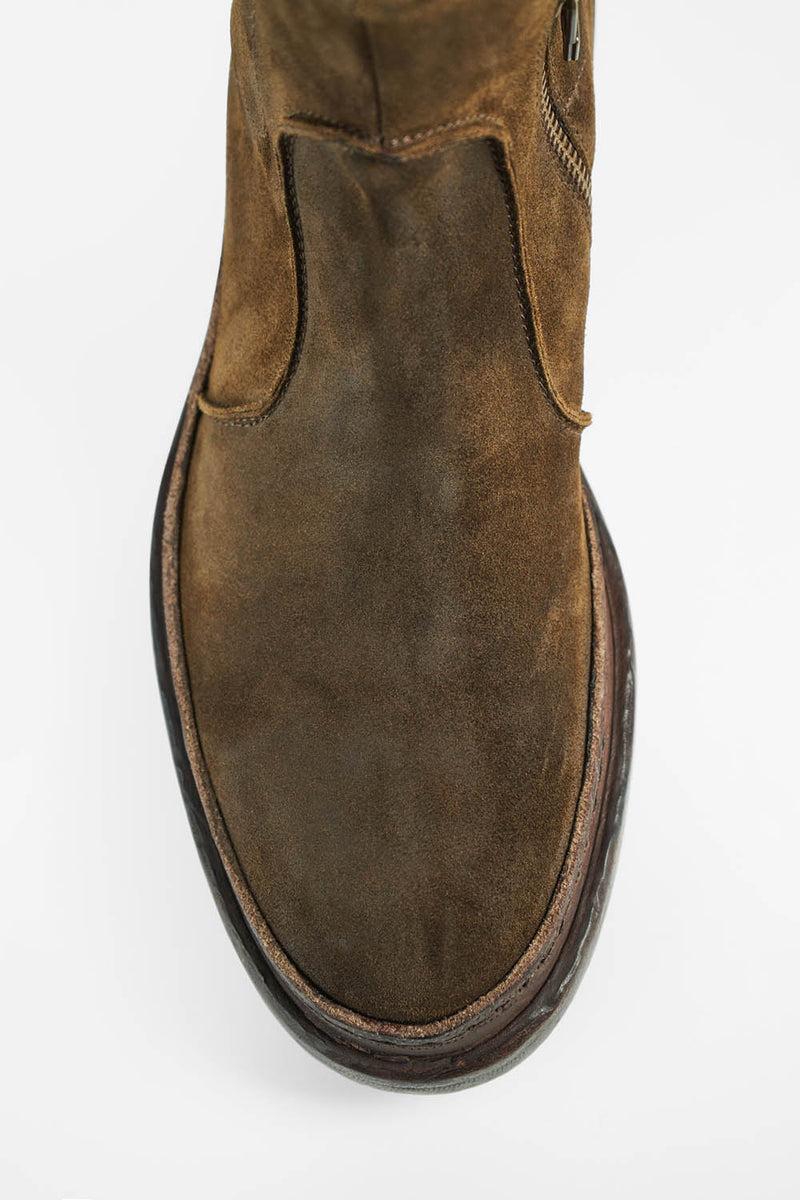 YORK tundra-brown welted laceless boots.