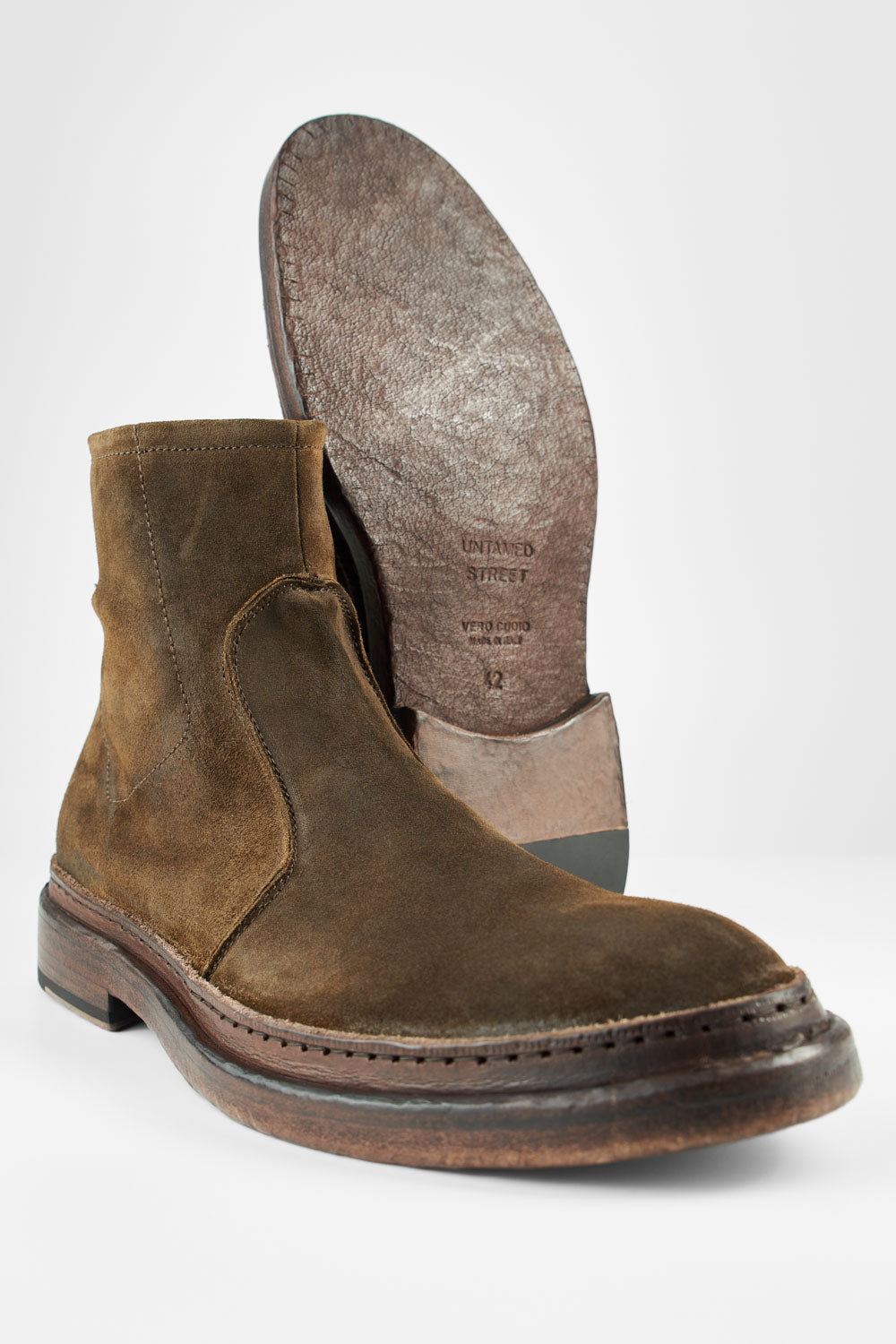 YORK tundra-brown suede welted laceless boots.