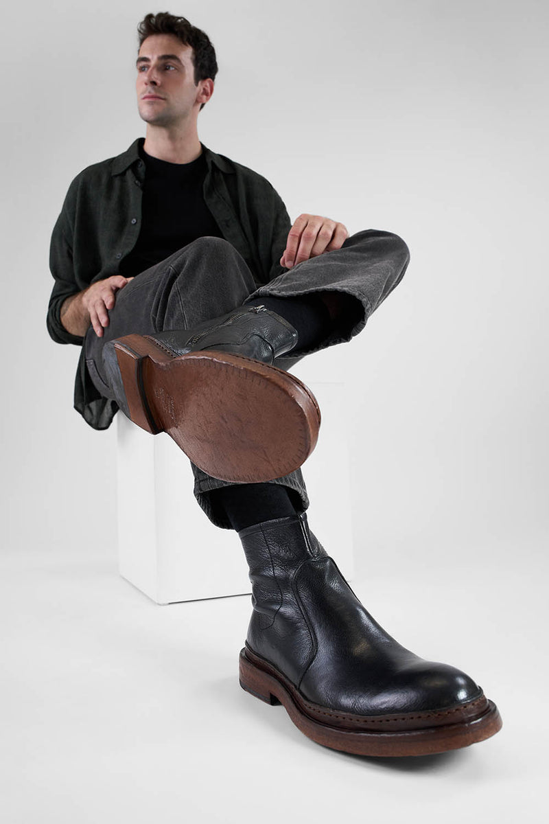 YORK urban-black welted laceless boots.