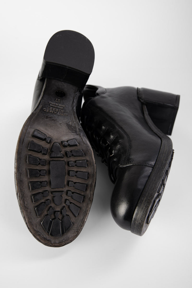 MADISON urban-black lace-up shoes.