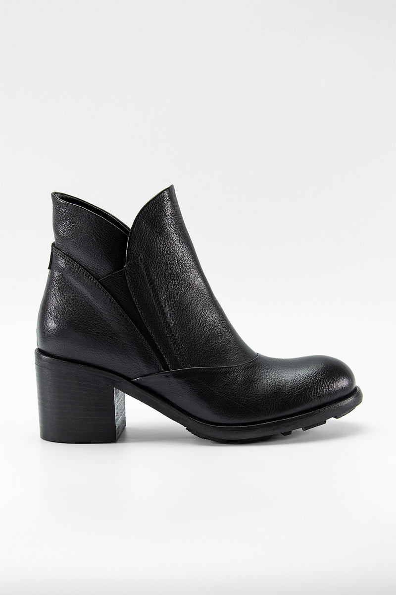 RILEY urban-black chelsea boots.