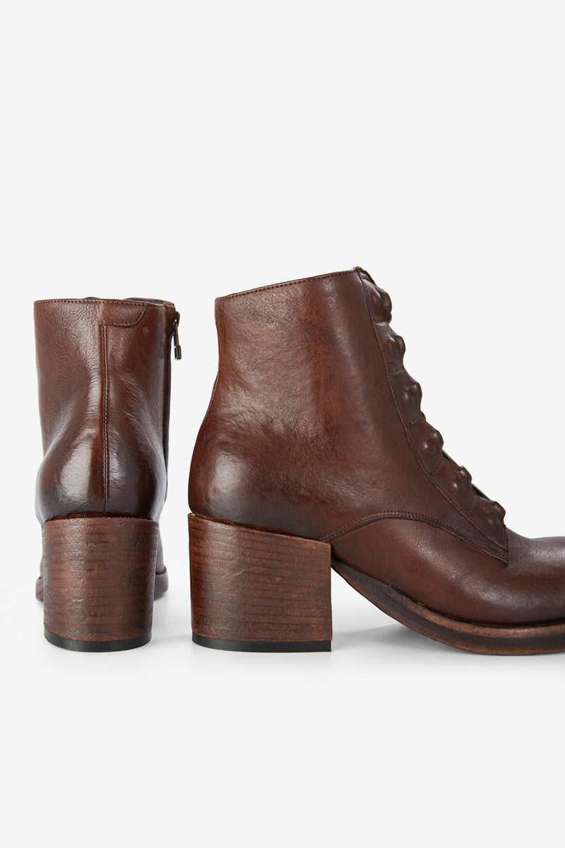 BERKELEY dark-hazel lace-up boots.