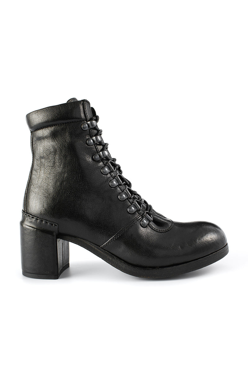 MADISON urban-black lace-up boots.