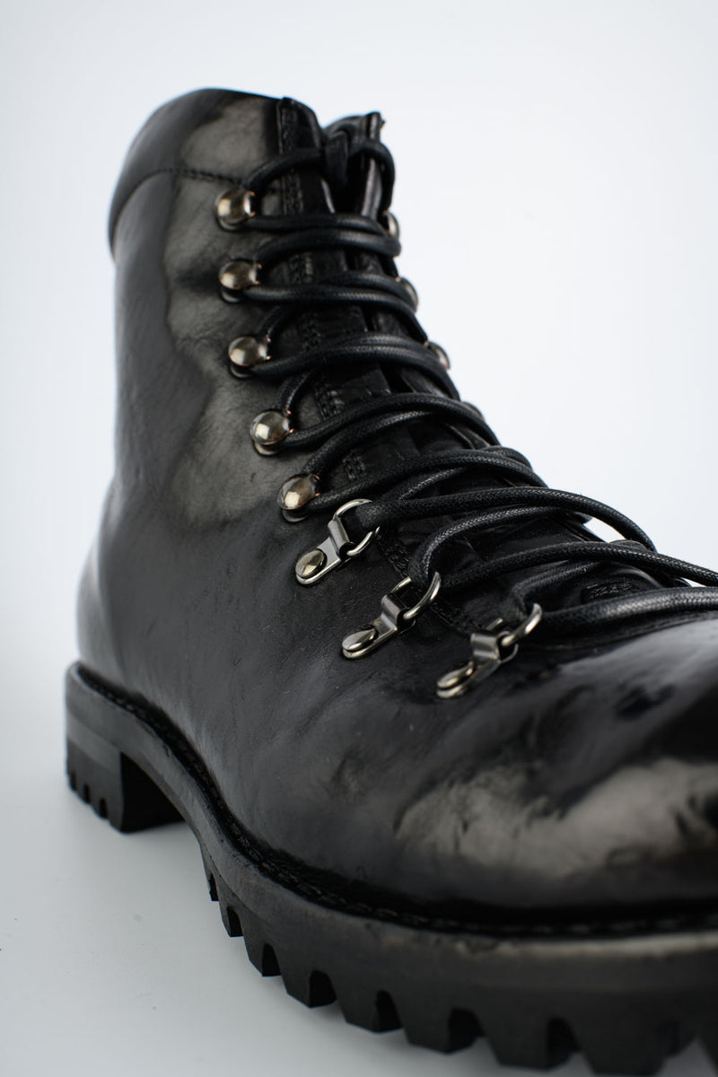 CAMDEN tar-black combat boots.