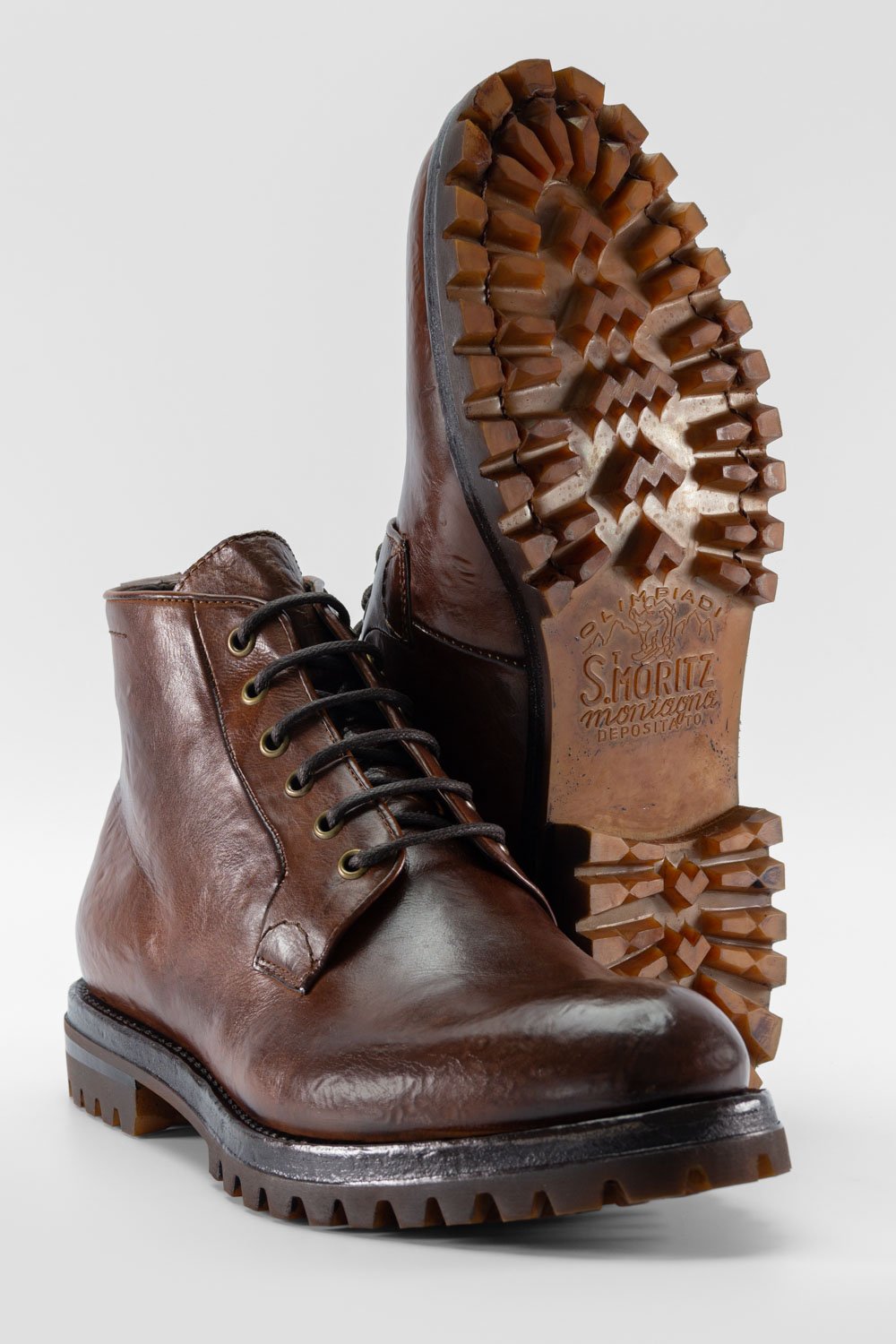 CAMDEN teak-brown ankle boots.