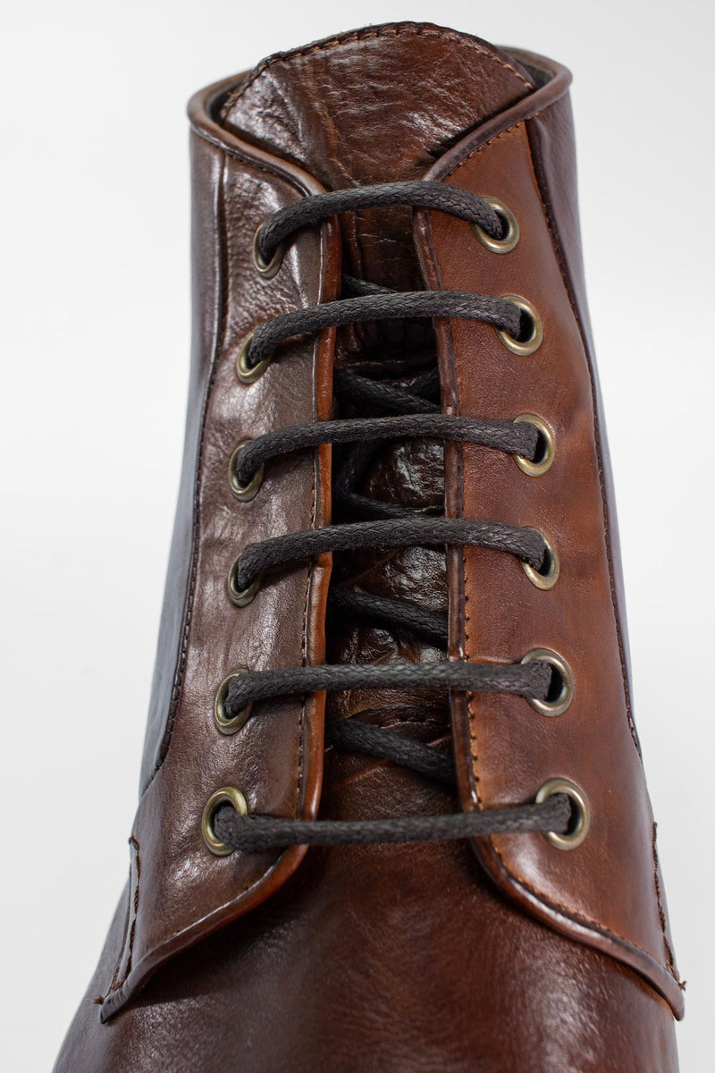 CAMDEN teak-brown ankle boots.