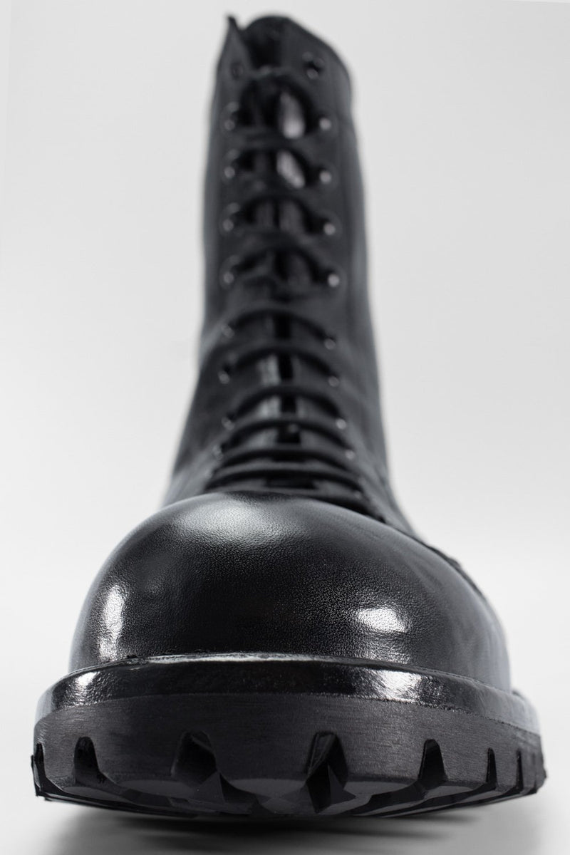 CAMDEN tar-black military boots.