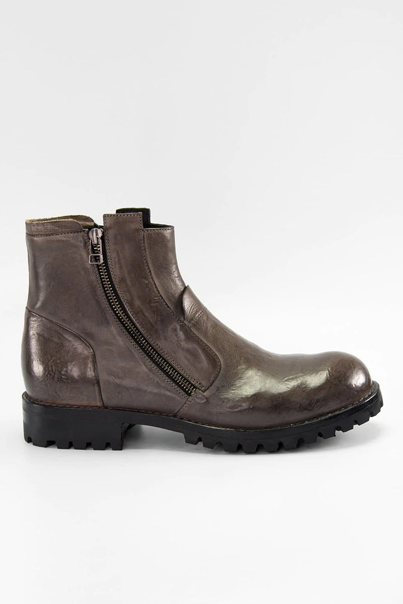 CAMDEN iron-grey ankle boots.