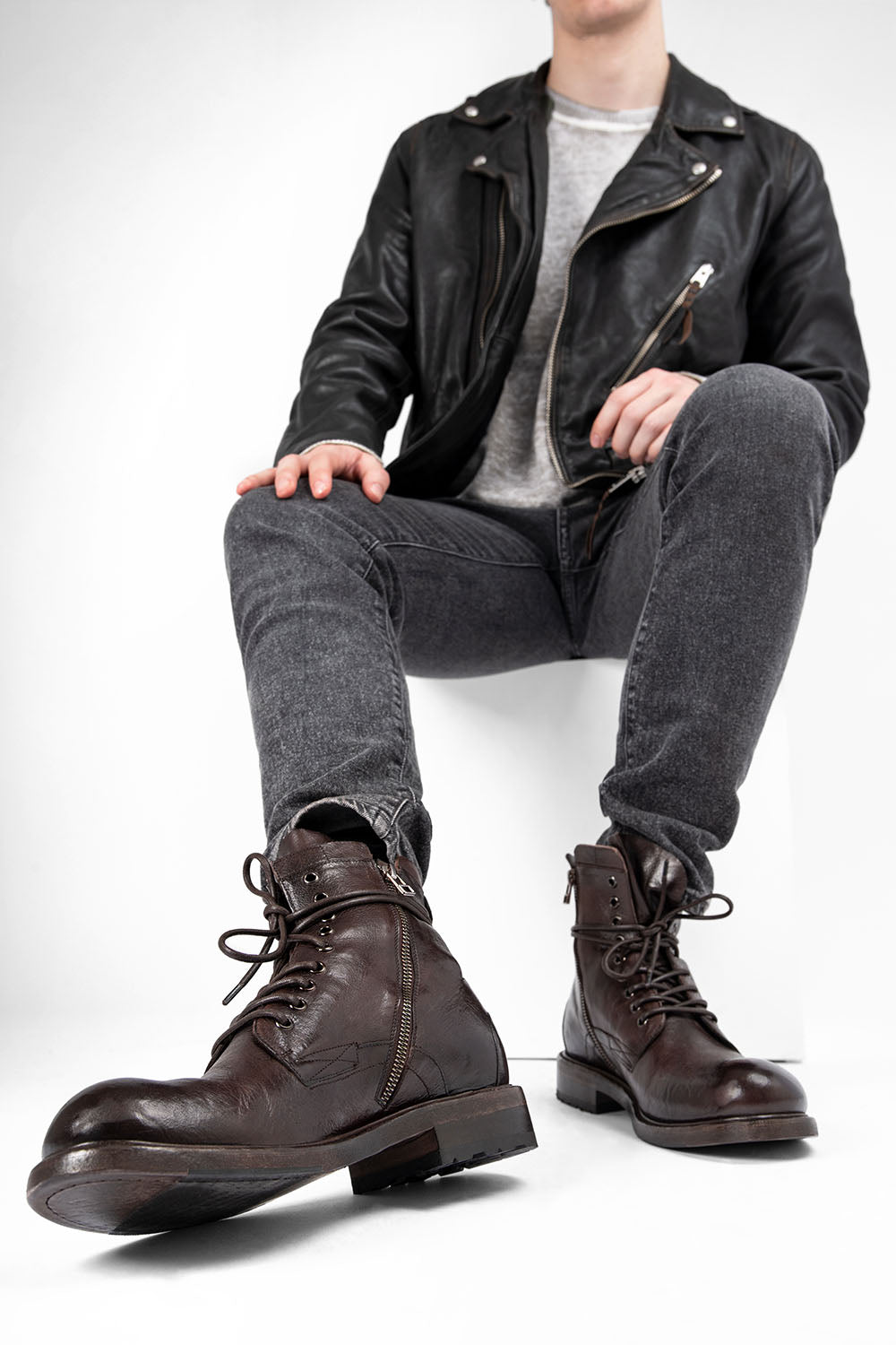 mens brown boots with jeans