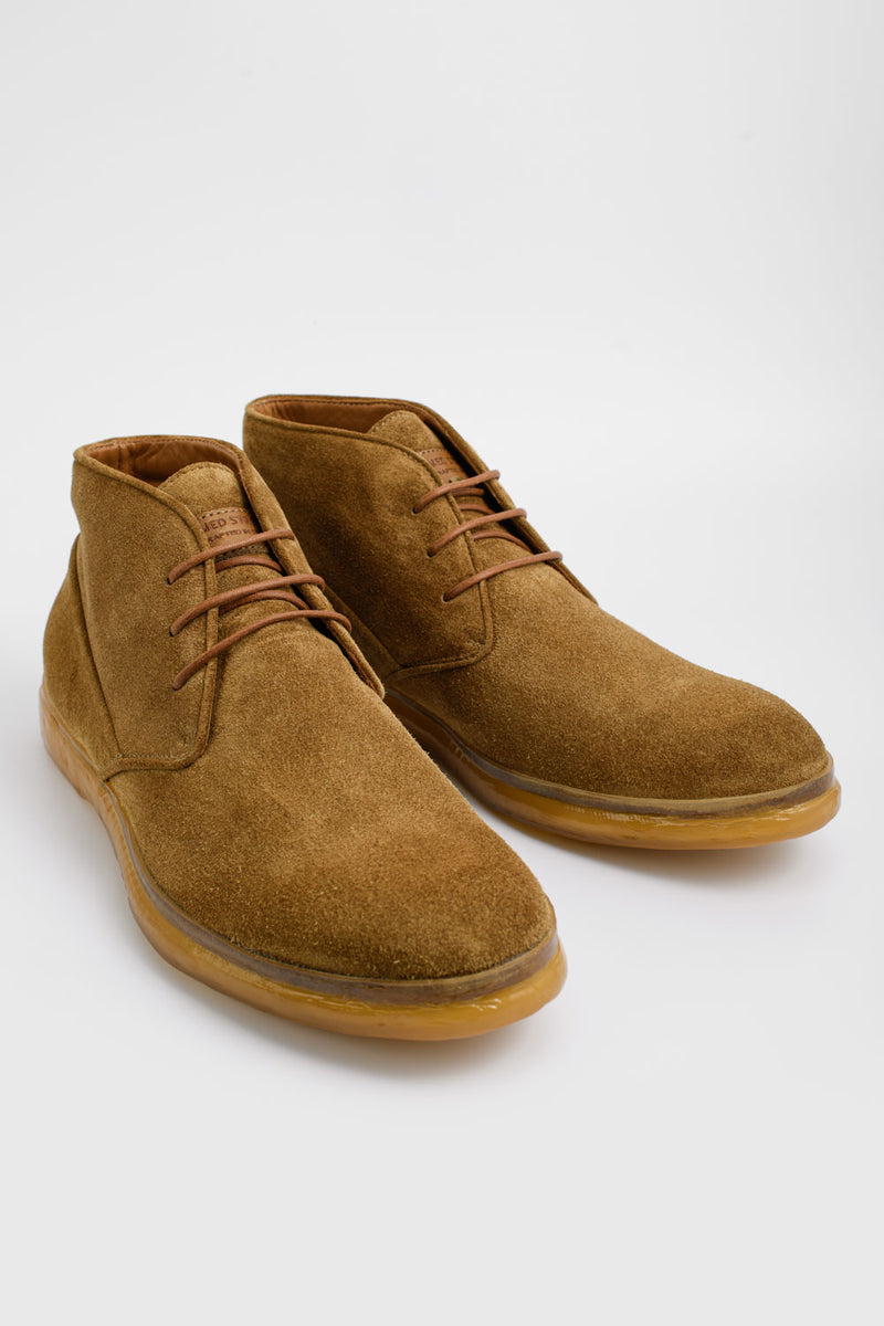 HAMPTON desert-brown suede chukka boots.