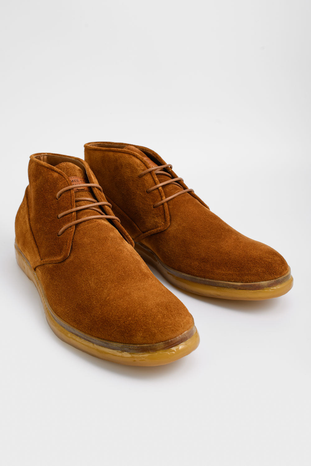 HAMPTON canyon-dust suede chukka boots.