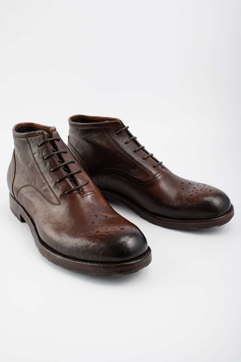 ASTON bare-brown chukka boots.