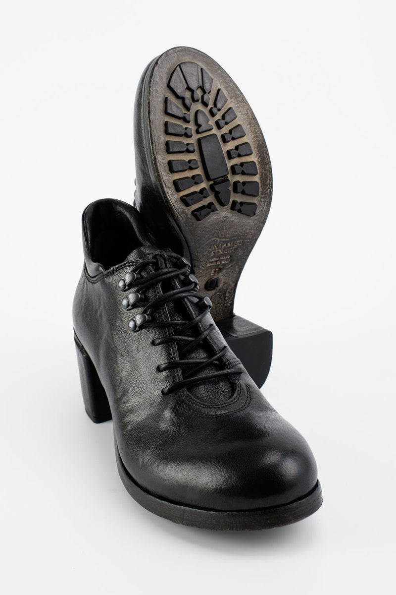 MADISON urban-black lace-up hiking shoes.