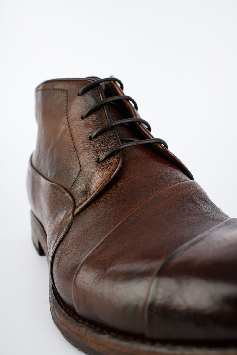 ASTON EDGE bare-brown chukka boots.