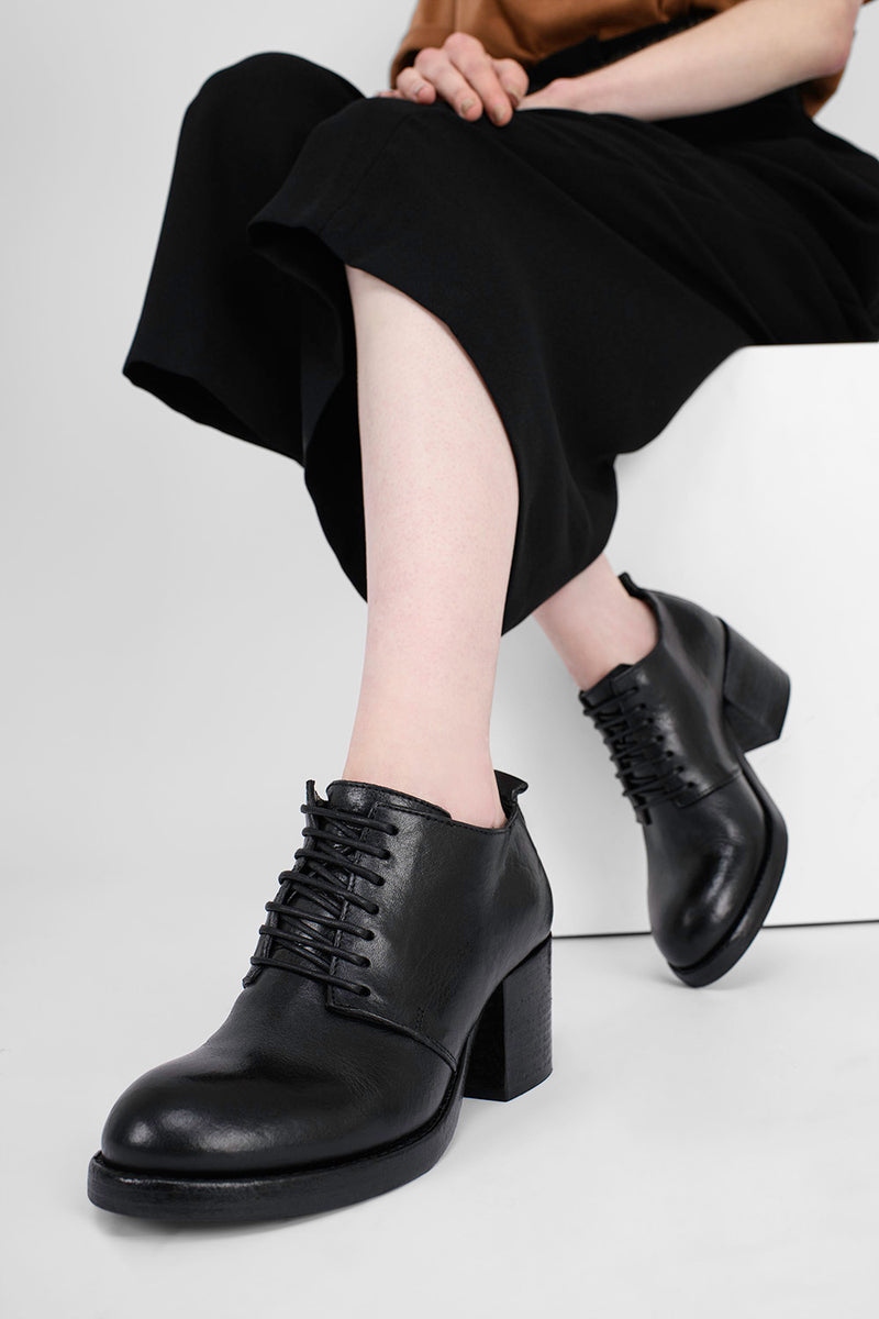 BERKELEY charcoal-black mid heel shoes.