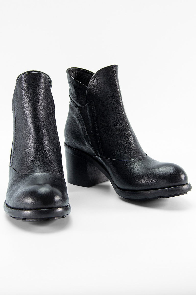 RILEY urban-black chelsea boots.