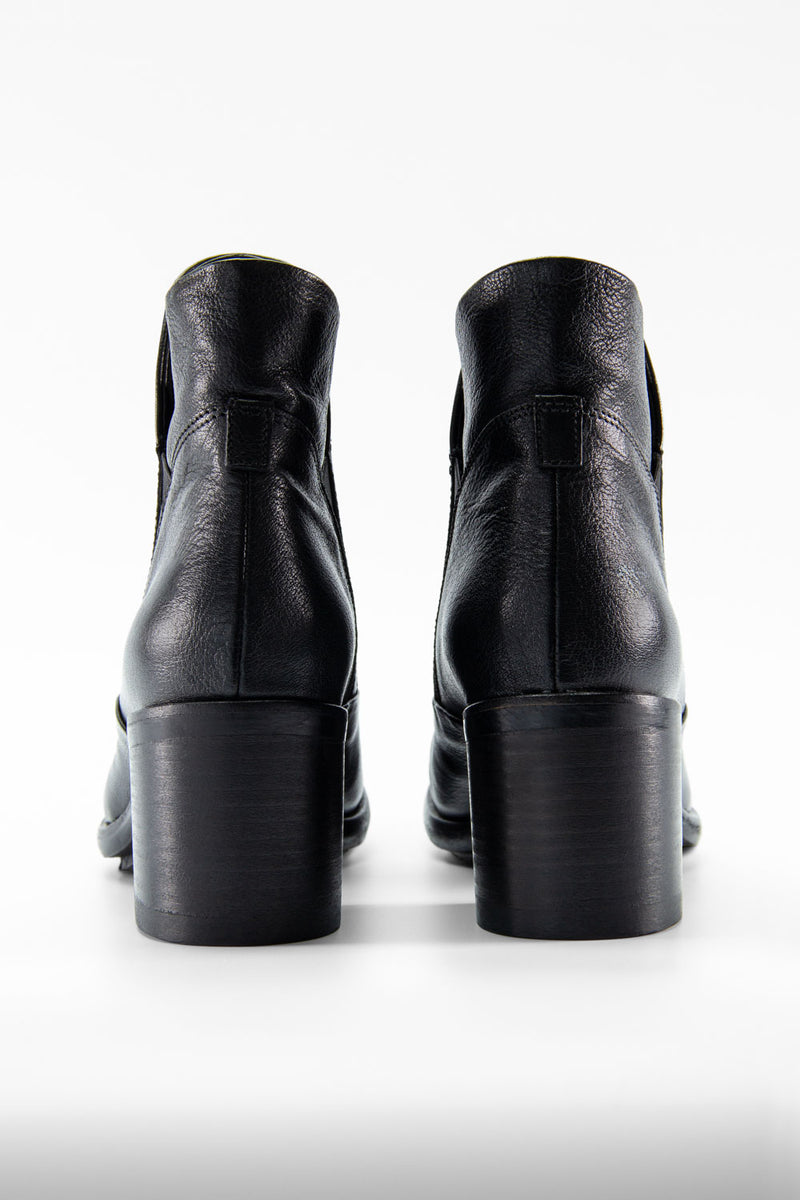 RILEY urban-black chelsea boots.