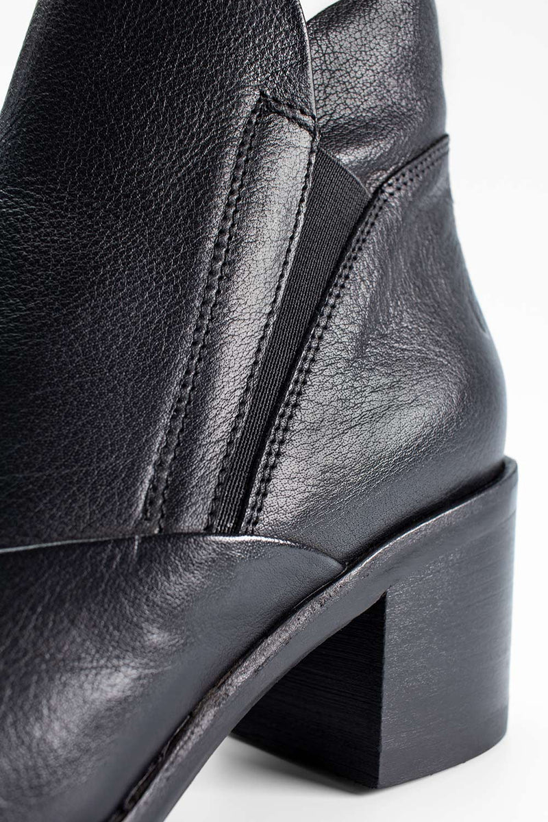 RILEY urban-black chelsea boots.