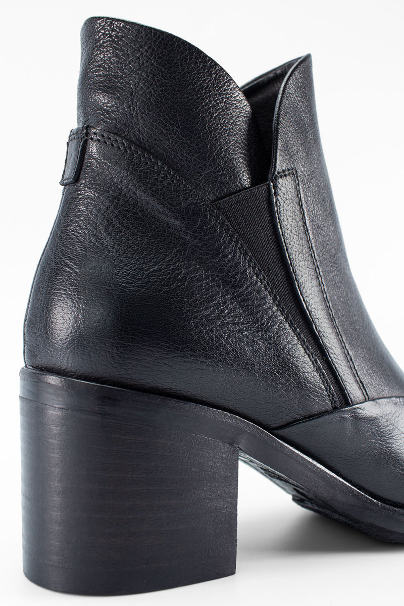 RILEY urban-black chelsea boots.