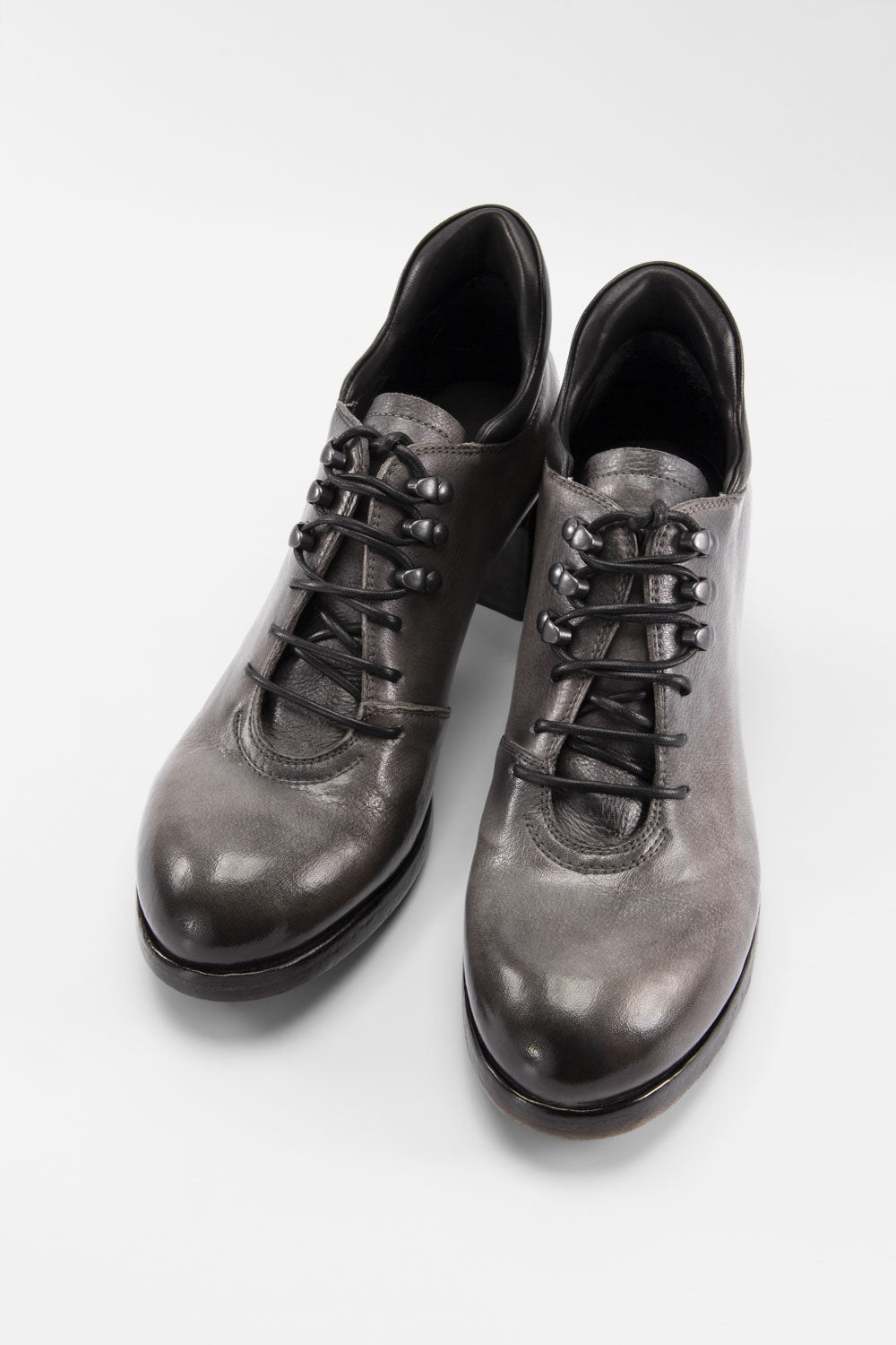 MADISON ice-grey lace-up hiking shoes.