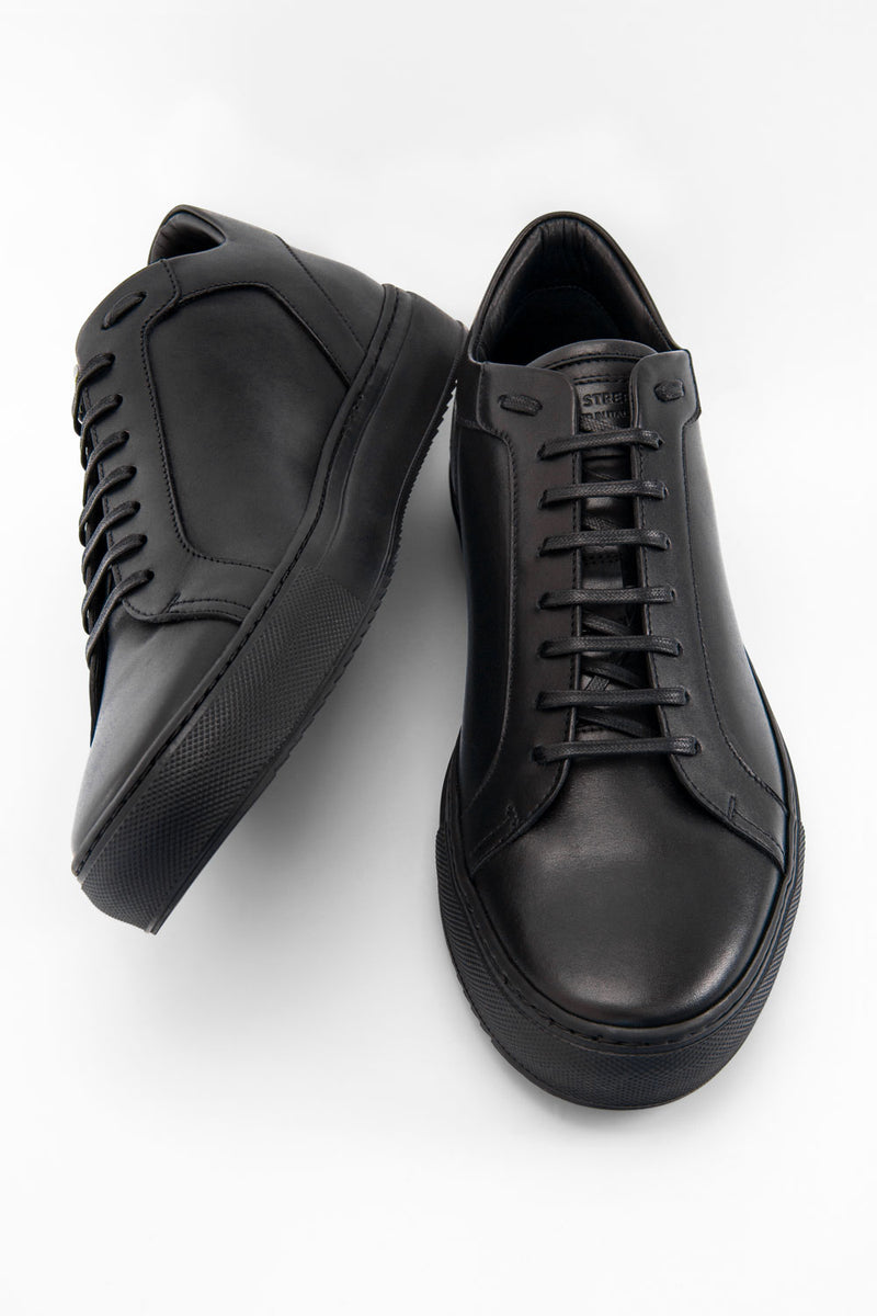 SOHO urban-black sneakers.