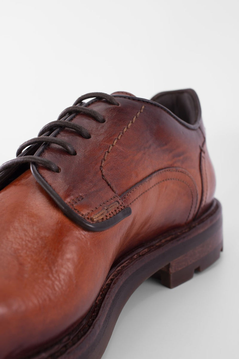 LENNOX light-brandy derby shoes.