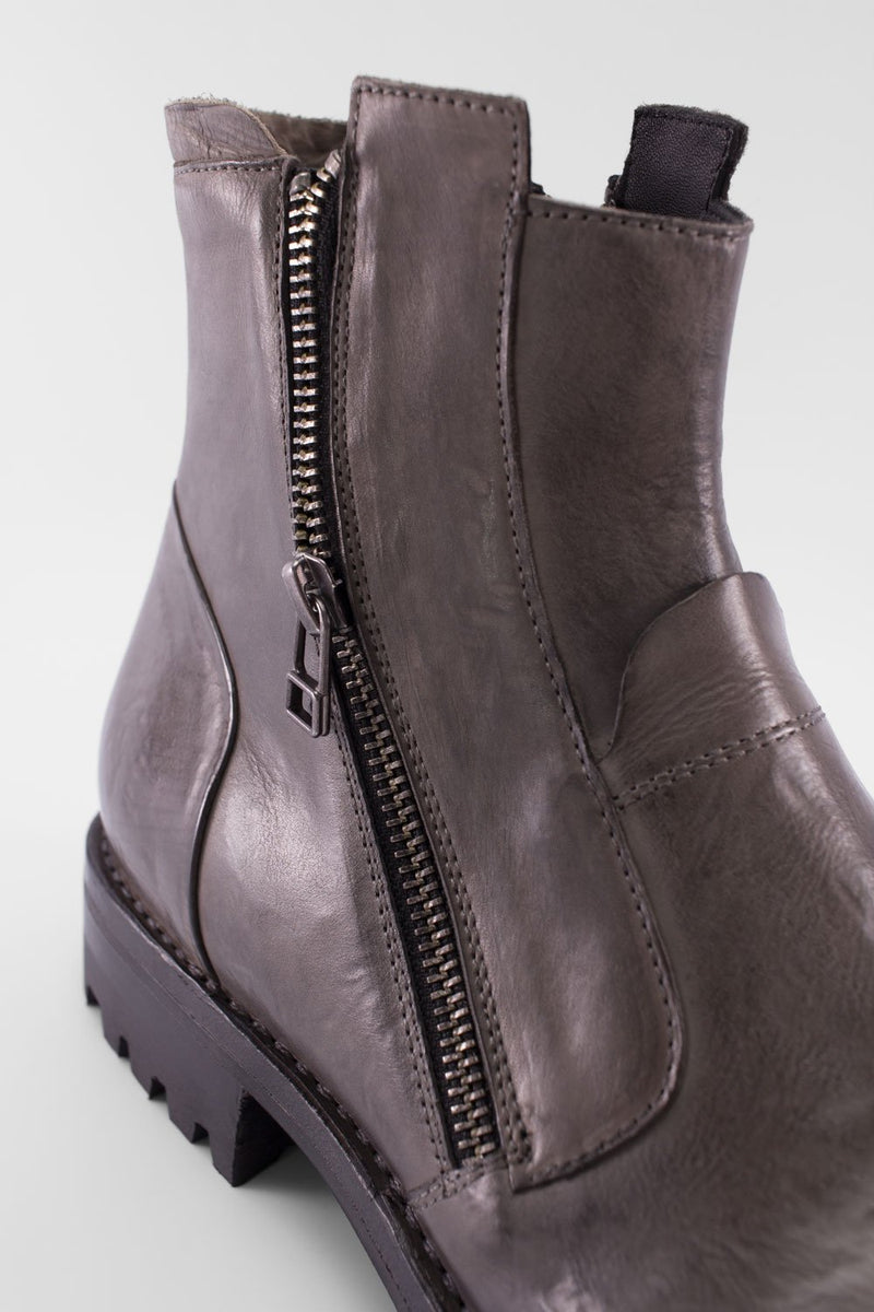 CAMDEN iron-grey ankle boots.