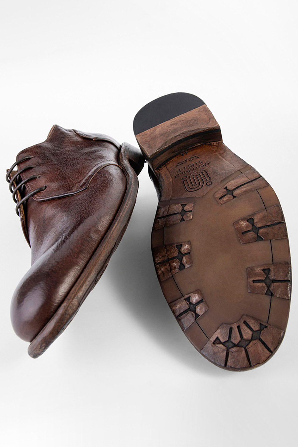 KNIGHTON noble-brown low chukka boots.