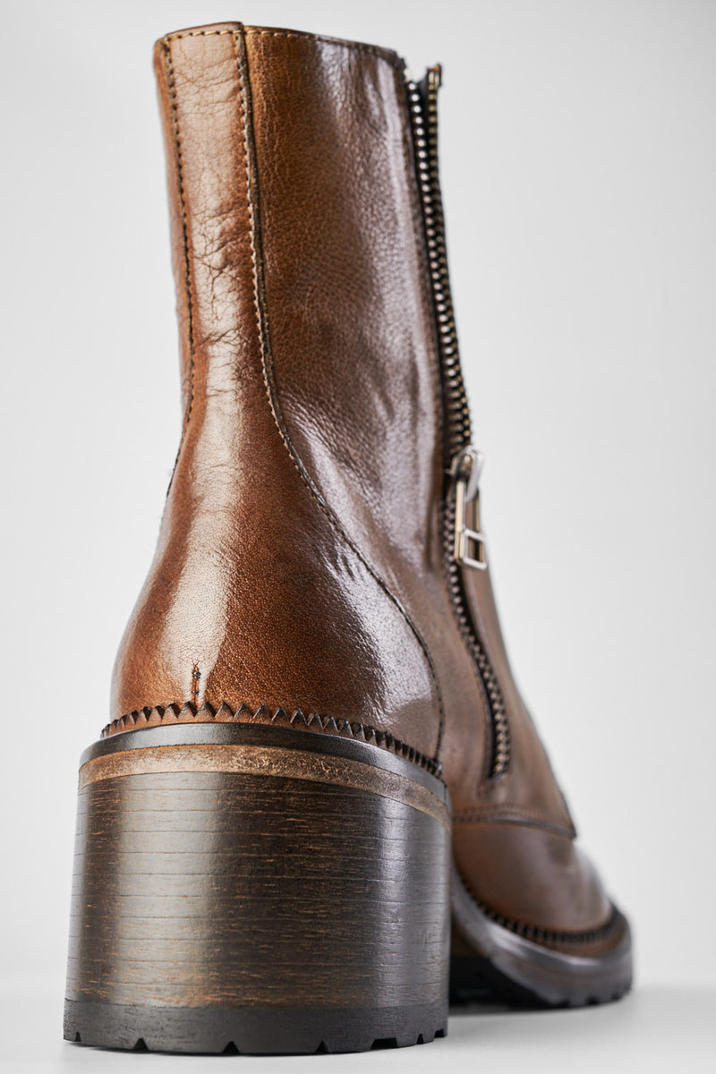 REGENT caramel-brown lace-up boots.
