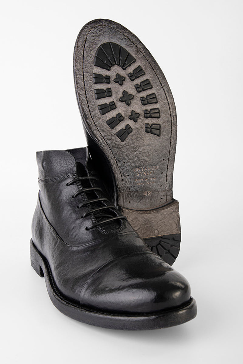 SLOANE urban-black chukka boots.