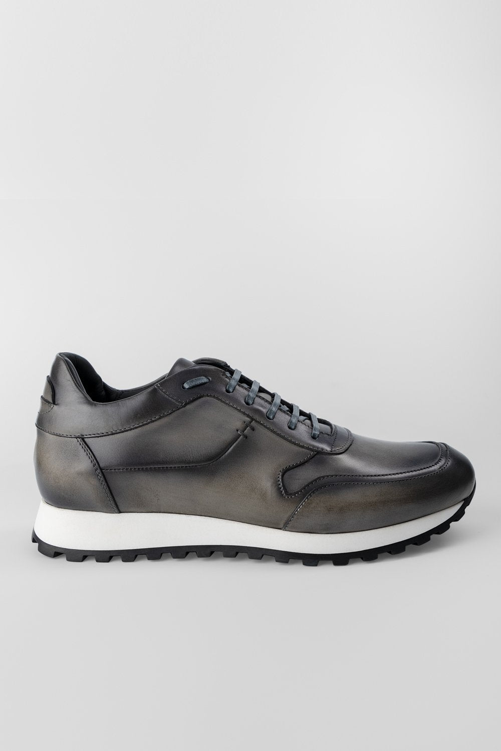 SOHO aluminium-grey patina runners.