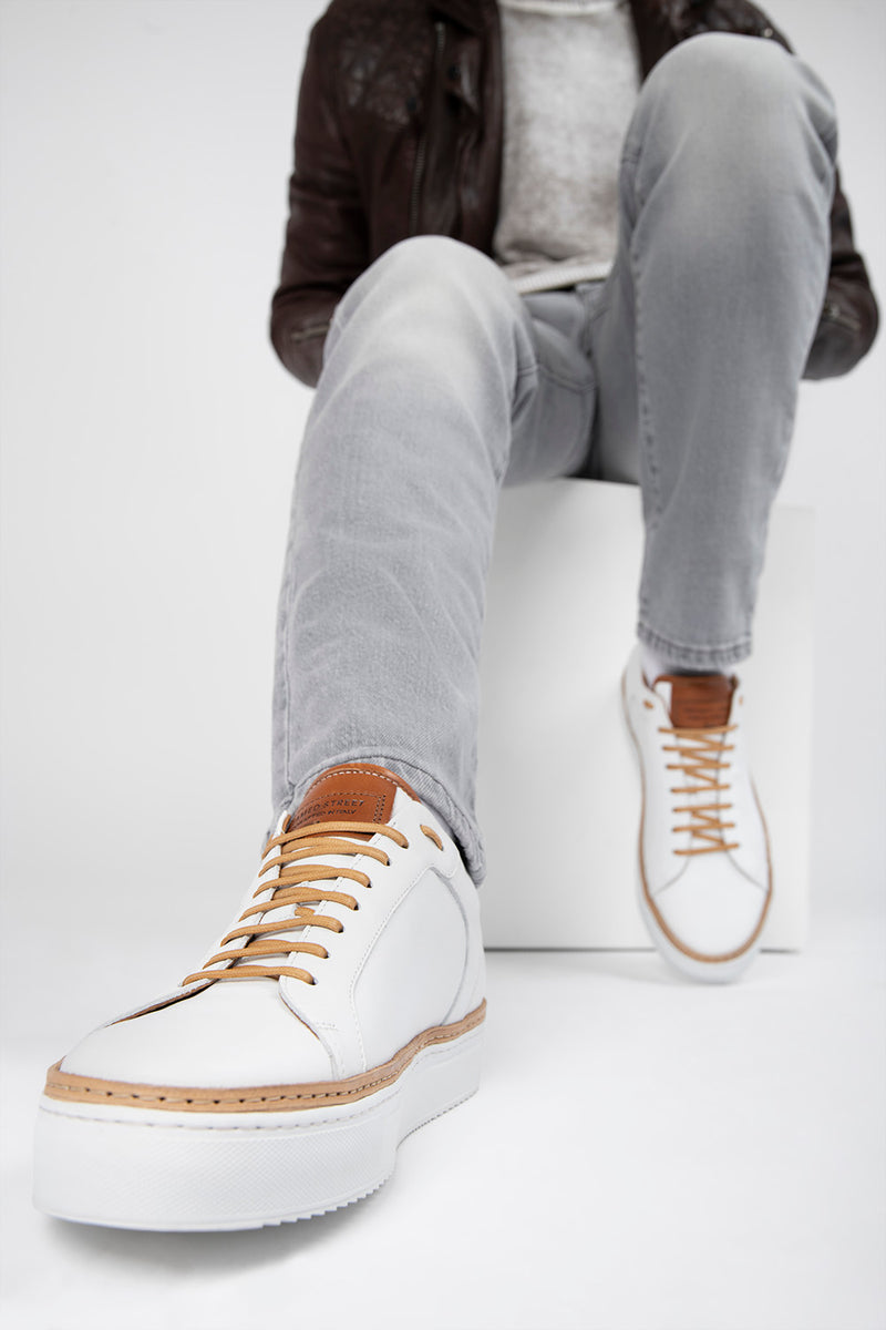 White & off-white leather Sneakers with grey laces