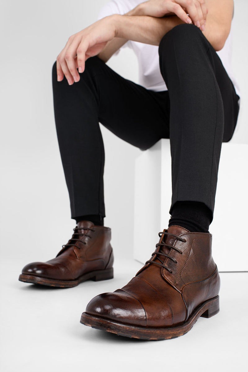 ASTON EDGE bare-brown chukka boots.