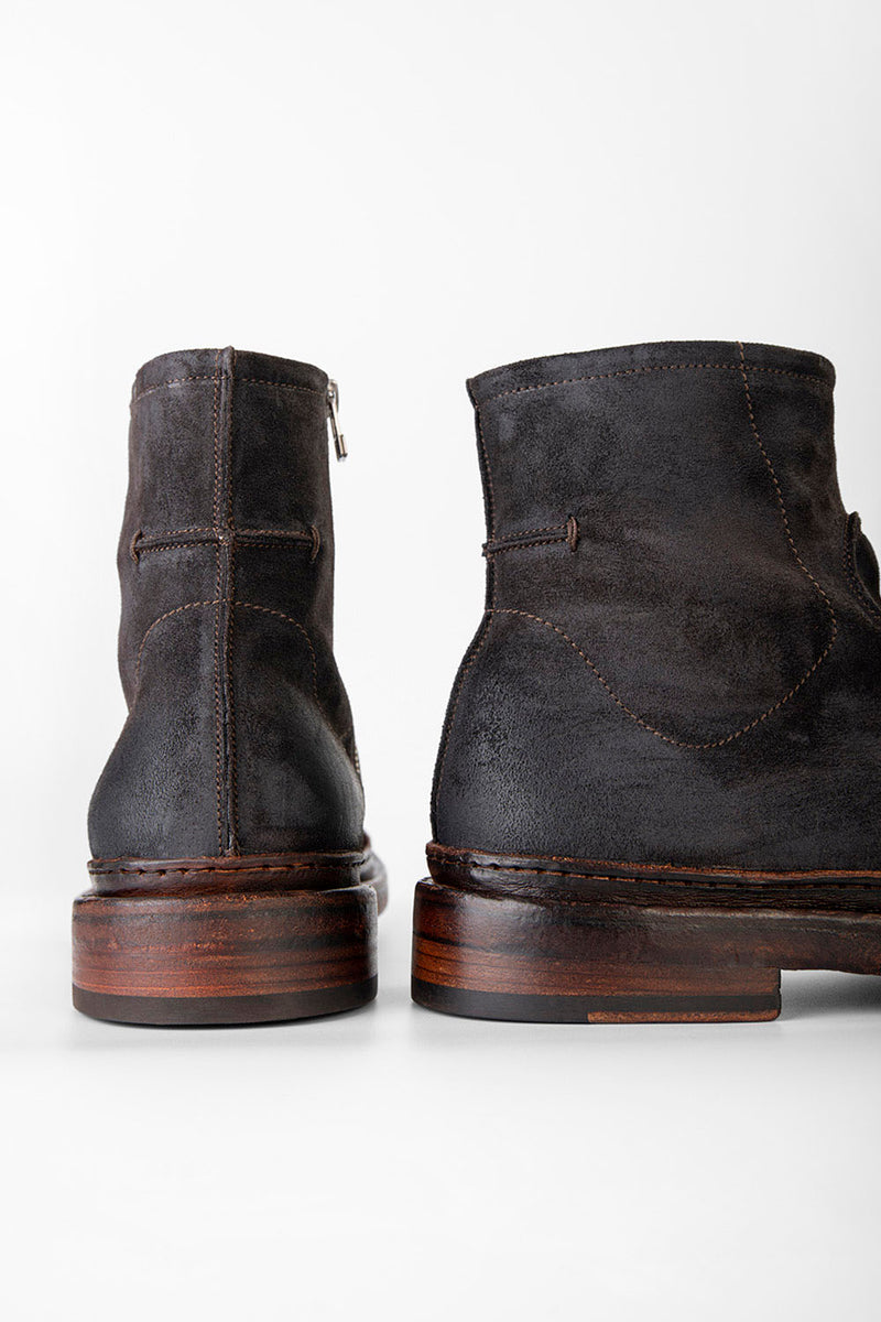 YORK lava-grey suede welted laceless boots.
