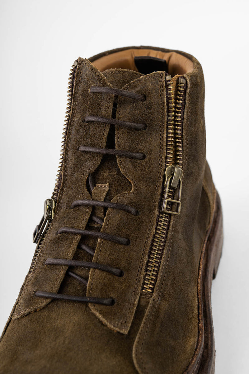 YORK tundra-brown suede welted chukka boots.