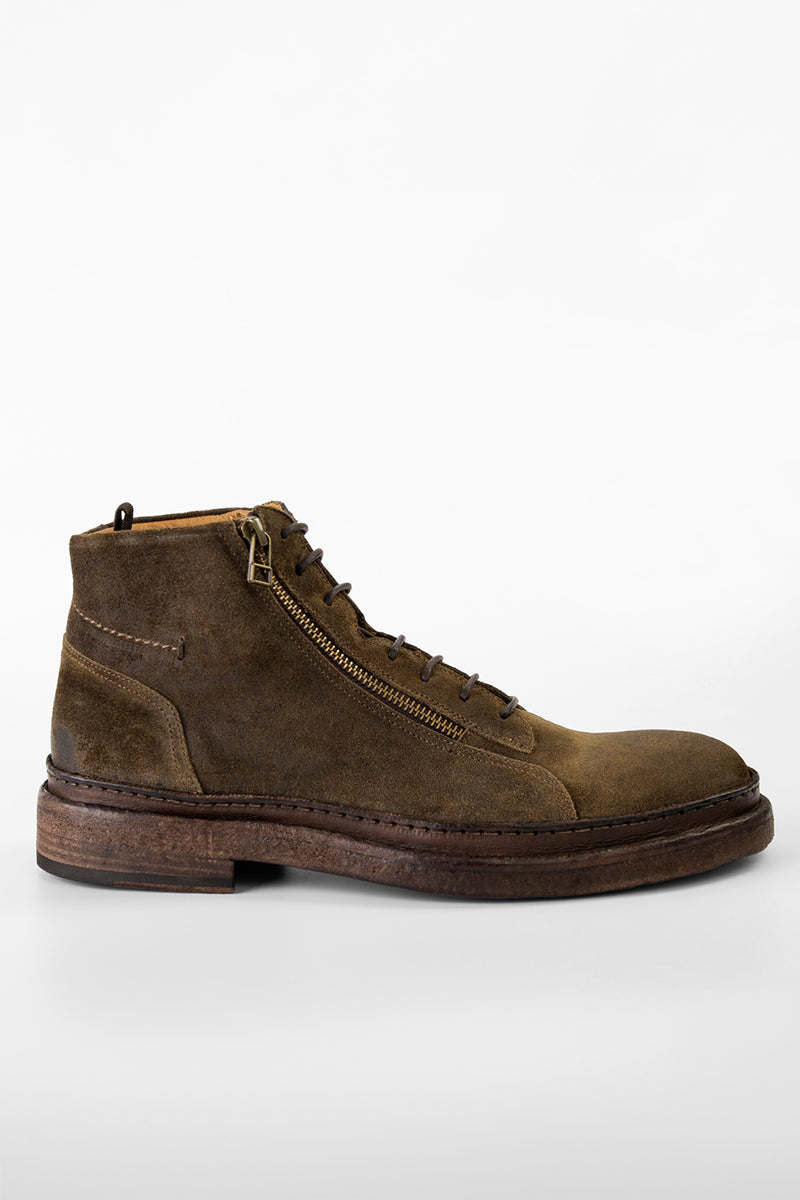 YORK tundra-brown suede welted chukka boots.